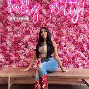 Welcome to my closet!!!! 😍